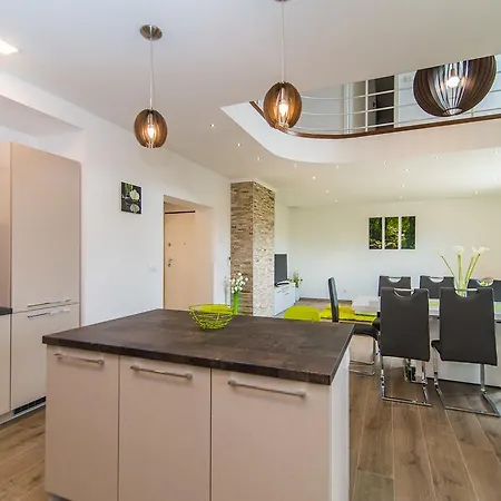 بيت ضيافة Milohanic Luxury 4*