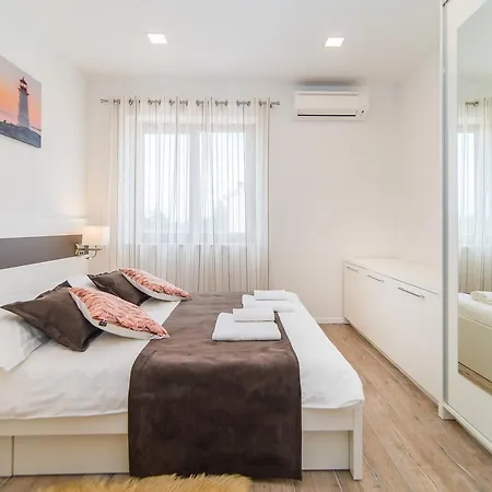 Casa de hóspedes Milohanic Luxury 4*