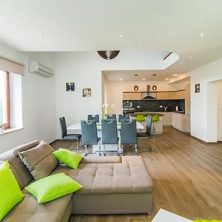 Casa de hóspedes Milohanic Luxury 4*