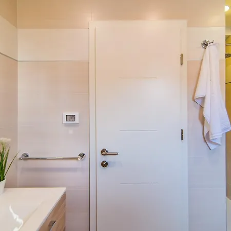 Milohanic Luxury Apartments 招待所 4*
