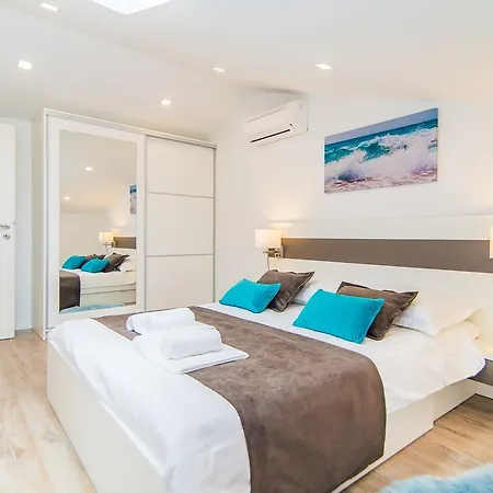 Milohanic Luxury Apartments 4* 波雷奇